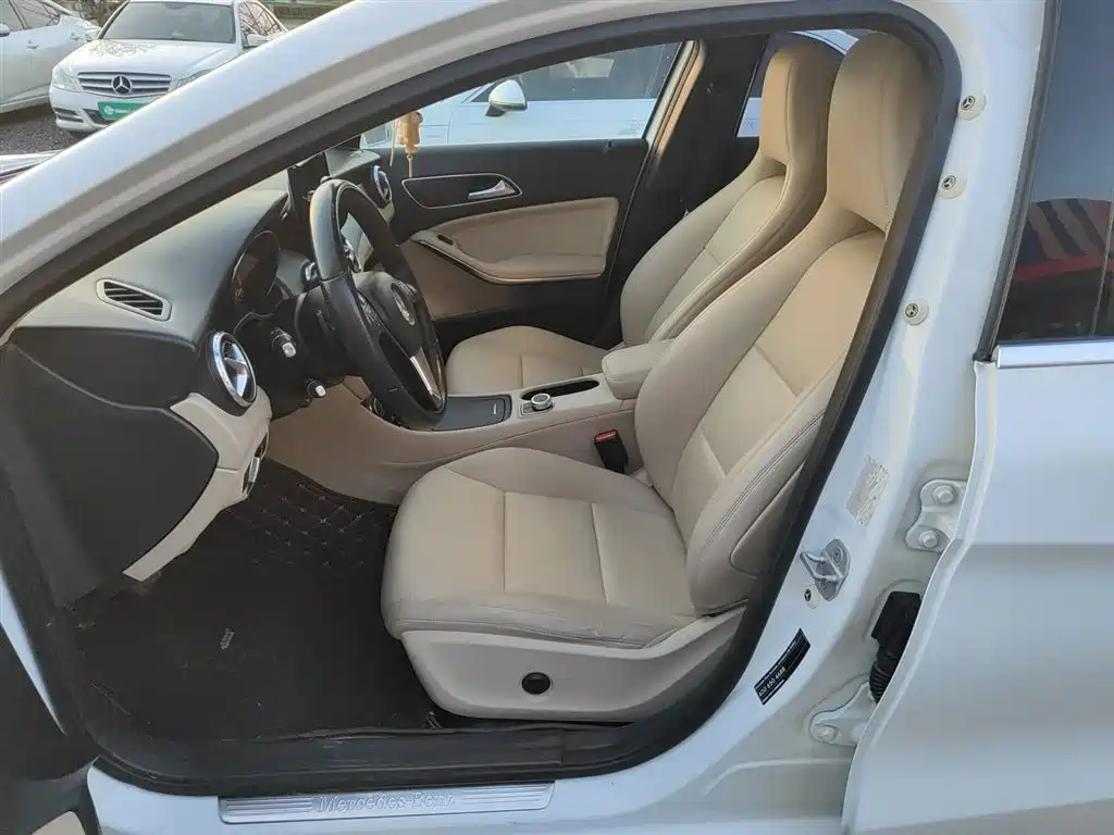 Mercedes-Benz GLA 2016 GLA 200 Dynamic фото 11