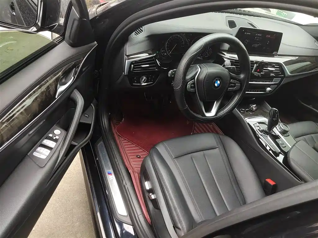 BMW 5 Series 2018 525Li M Sport Package фото 16