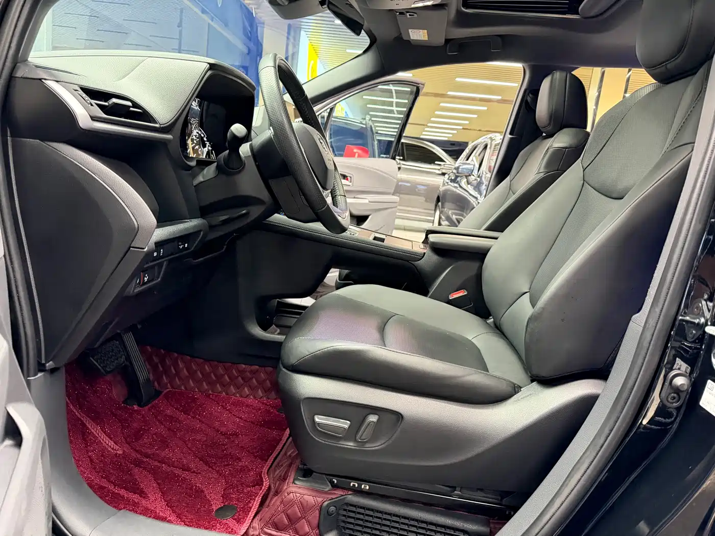 Toyota Sienna 2024 2.5L Hybrid Luxury Edition фото 10