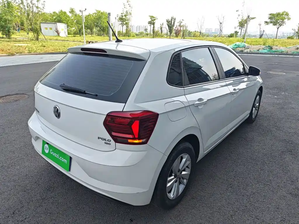 VOLKSWAGEN POLO