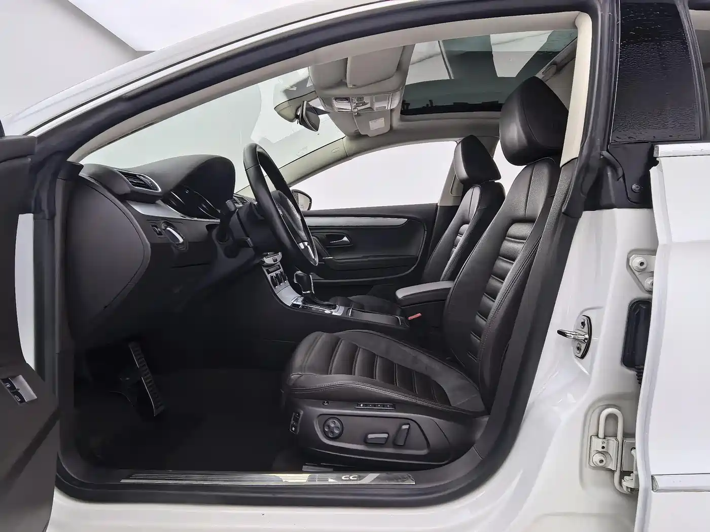 Volkswagen FAW-Volkswagen CC 2018 1.8TSI Luxury фото 16