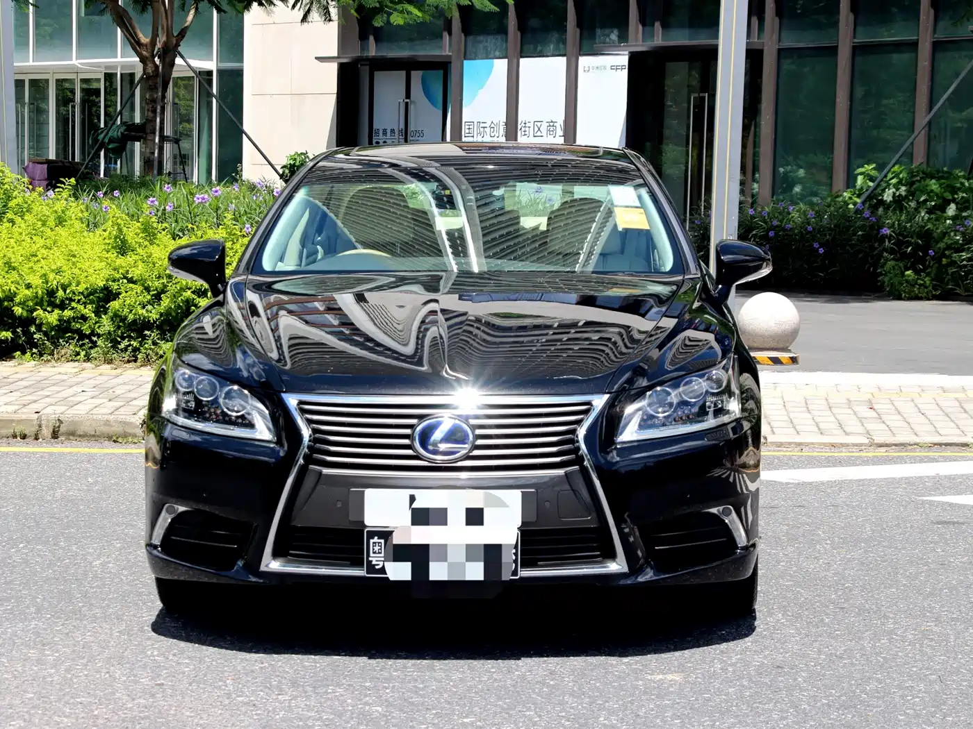 Фото 1 - Lexus LS