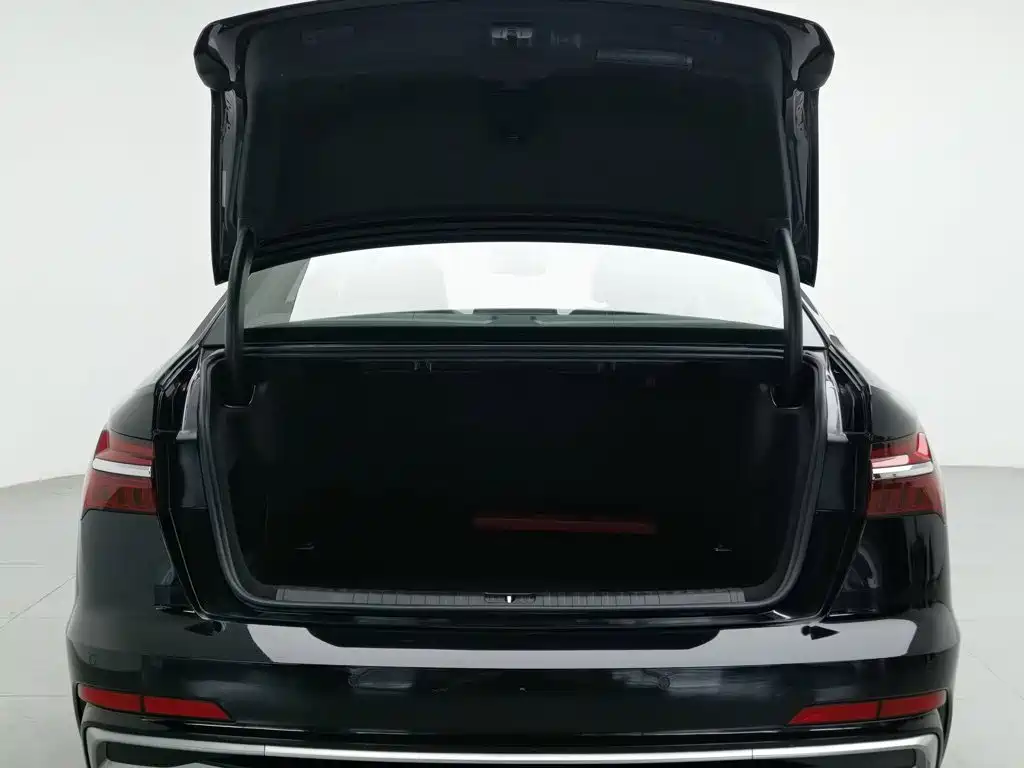 Фото 16 - Audi A6L