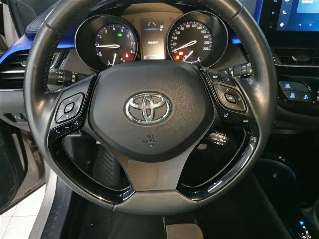 Toyota C-HR 2021 2.0L Luxury Edition фото 7