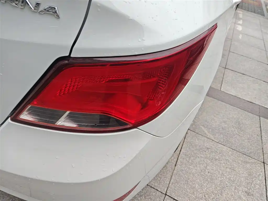 Hyundai Verna 2014 1.4L Automatic Smart GLS фото 8