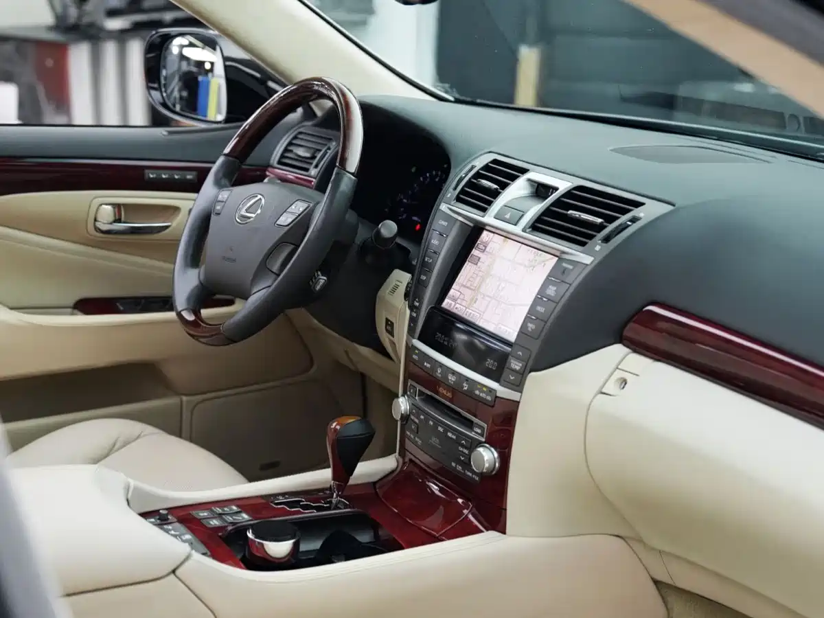 Lexus LS 2010 460L Premium Edition фото 14