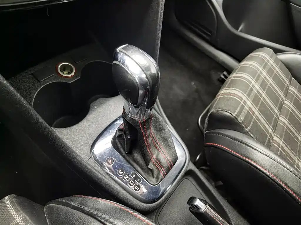 Volkswagen Polo 2012 1.4TSI GTI фото 13