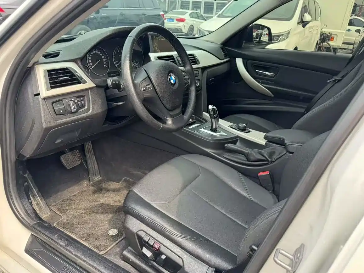 BMW 3 Series 2015 316i Progressive фото 7