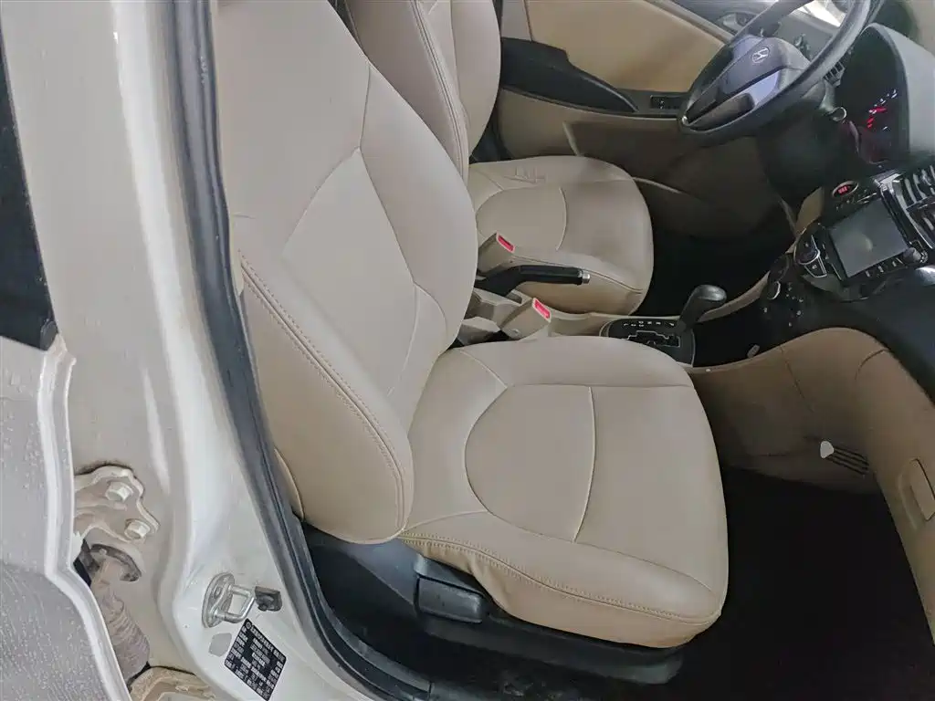 Hyundai Verna 2014 1.4L Automatic Leading GLX фото 25