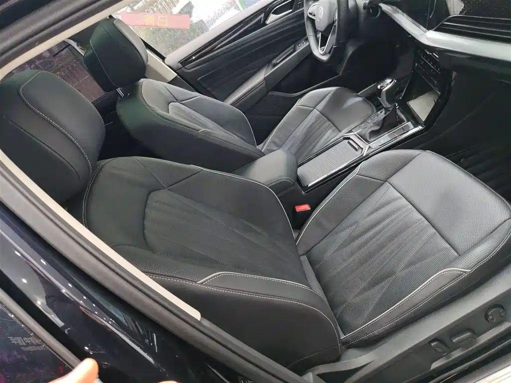 Volkswagen Passat 2023 Facelift 330TSI Starlight Luxury Edition фото 20