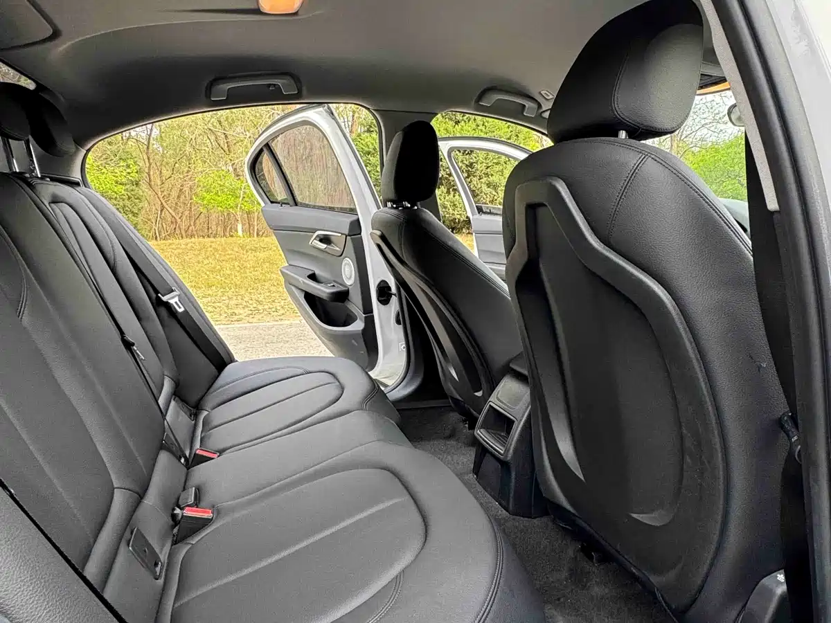 BMW 1 Series 2022 120i M Sport фото 10