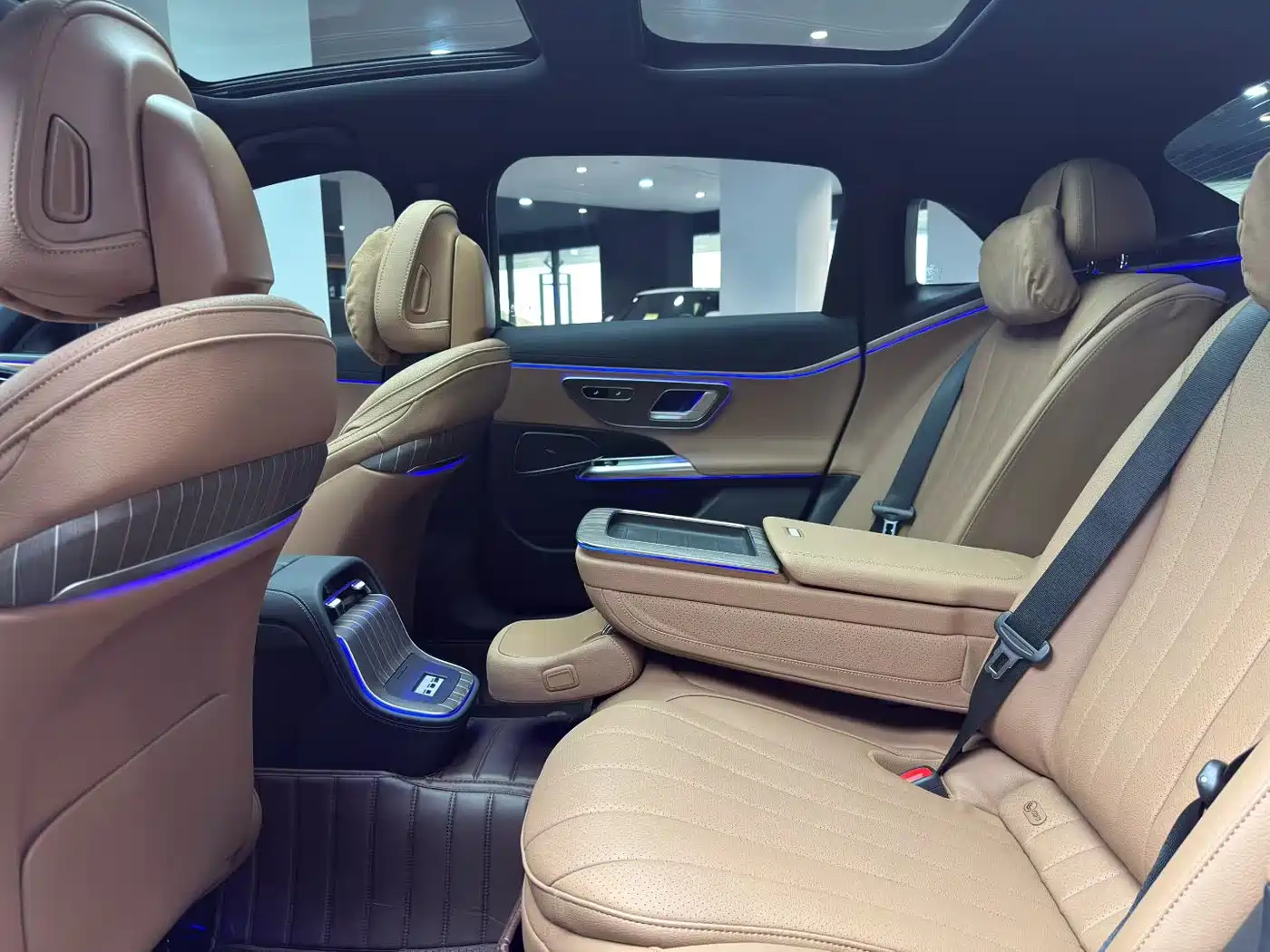 Mercedes-Benz E-Class 2024 E 300 L Fashion фото 7