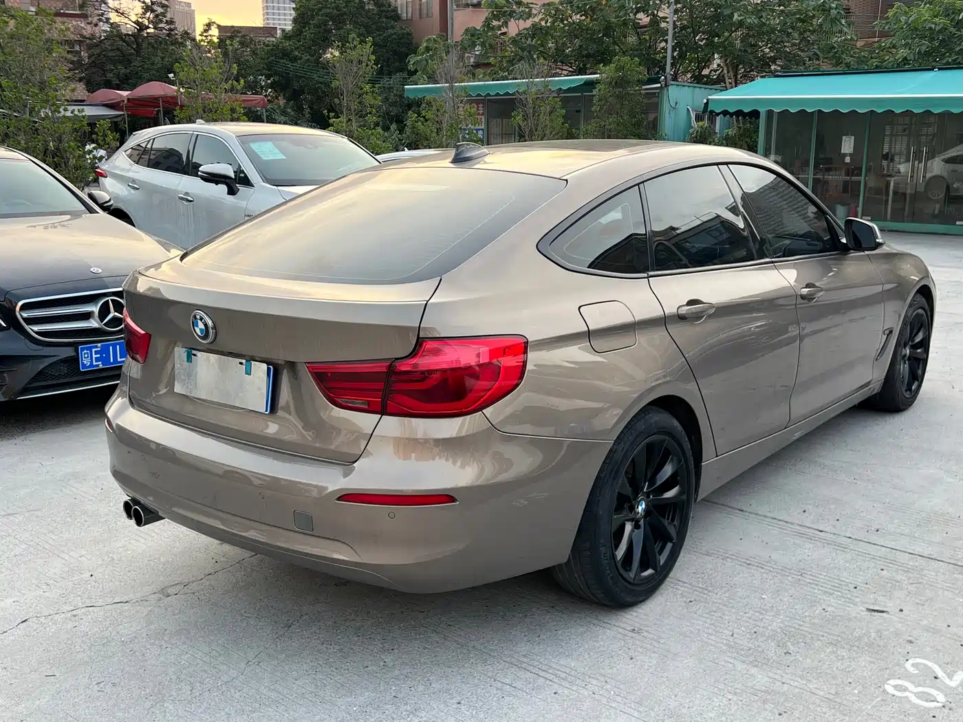 BMW 3 Series GT 2018 320i Fashion фото 6