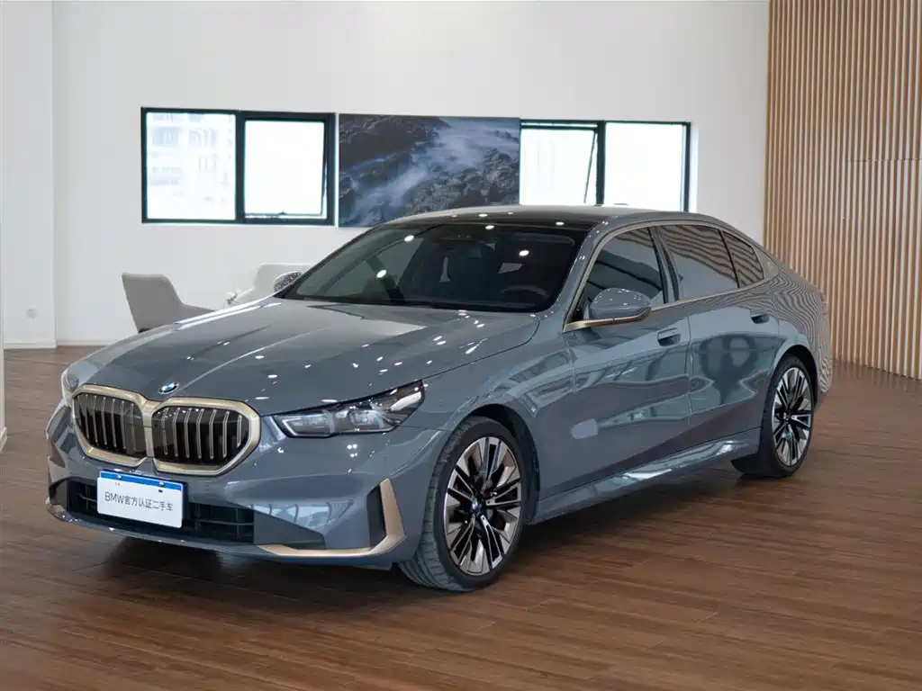 BMW 5 Series 2024 530Li Premium Luxury Package фото 2