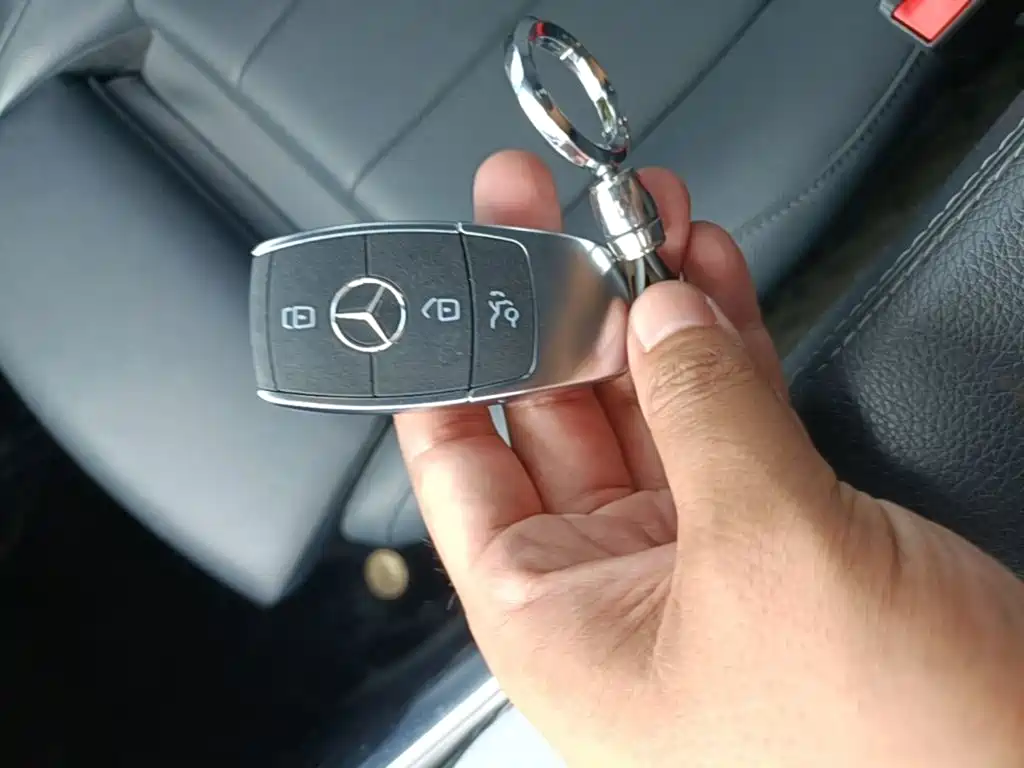 MERCEDES-BENZ GLB
