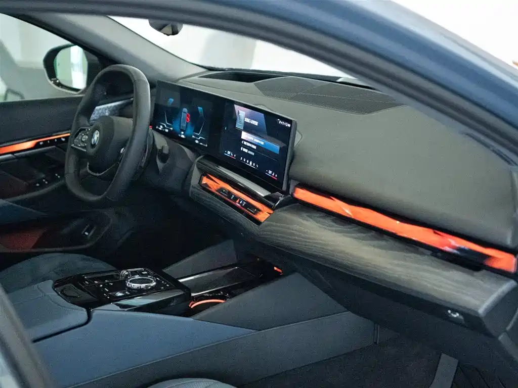 BMW 5 Series 2024 530Li Premium Luxury Package фото 20