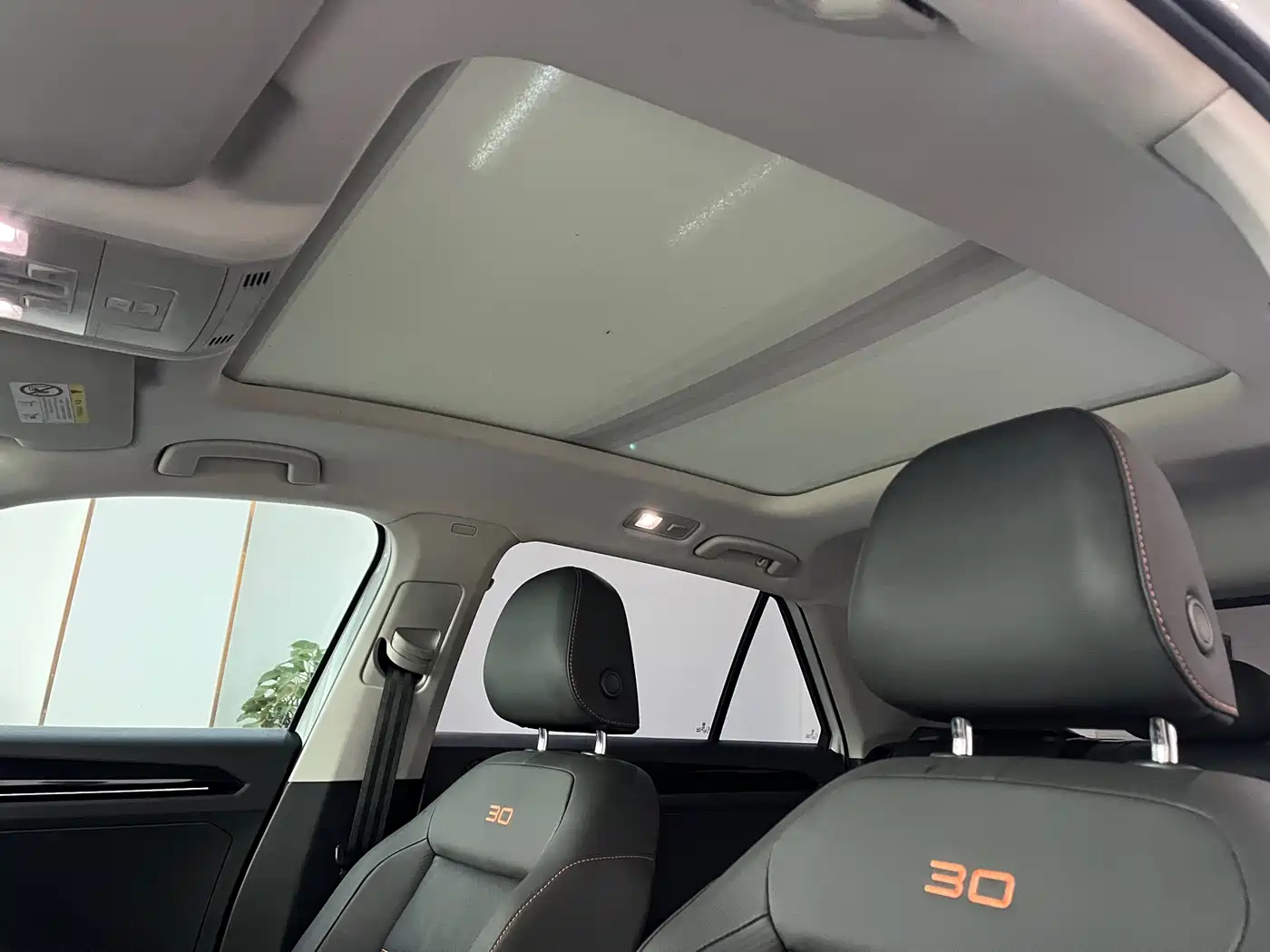 Volkswagen T-ROC 2021 280TSI DSG 2WD Comfort Smart Connect 30th Anniversary Edition фото 11