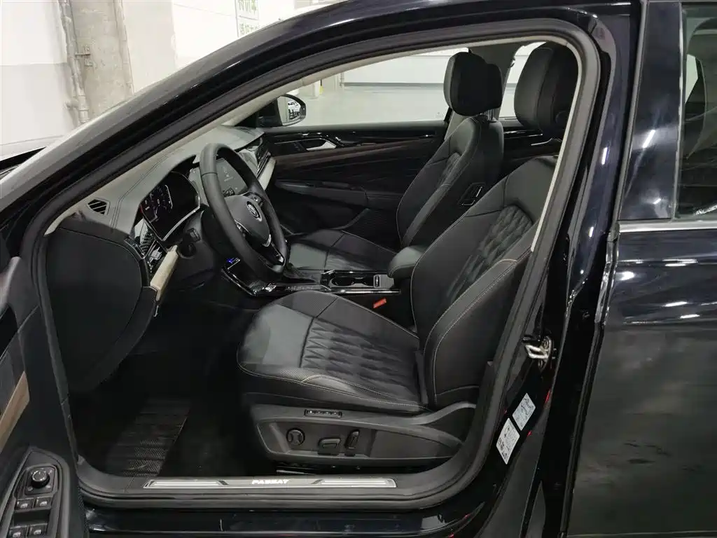 Volkswagen Passat 2020 330TSI Luxury Edition China VI фото 10