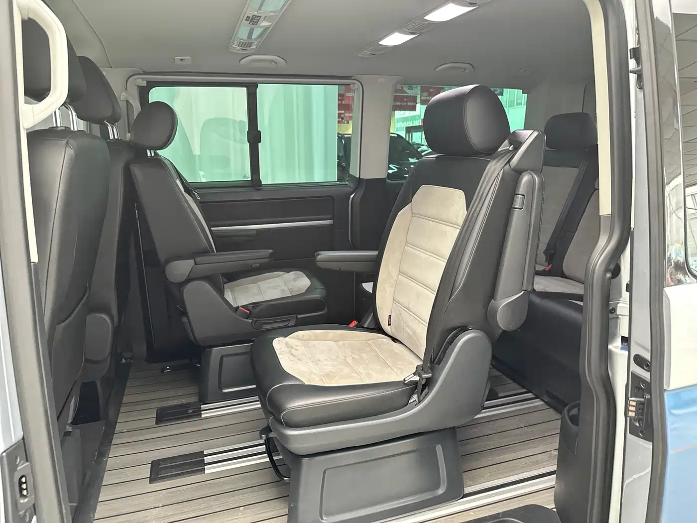 Volkswagen Multivan 2018 2.0TSI 4WD Leisure Edition 7-Seater фото 47