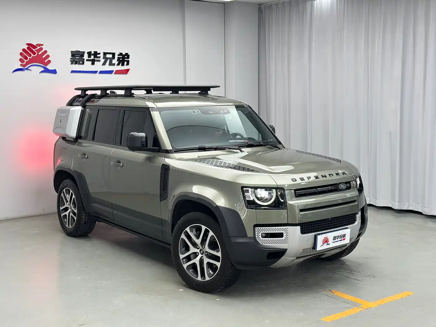 Land Rover Defender 2023 Model 110 3.0T P400 Dark Special Edition фото 8