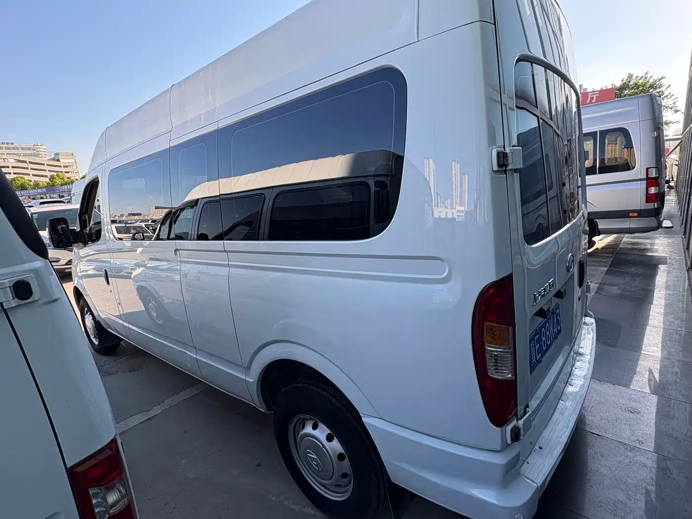 SAIC Maxus Xintu V80 2023 2.0T Manual Classic Aoyun Long Wheelbase Medium Roof 6/7/8/9 Seats фото 9
