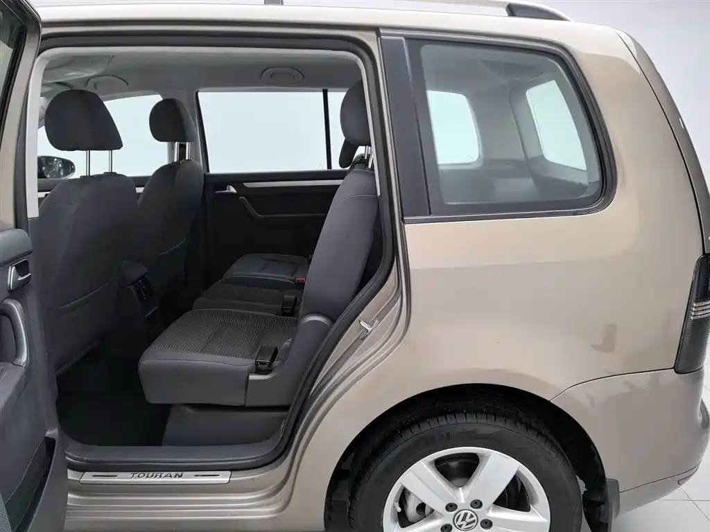 Volkswagen Touran 2015 1.4T Manual Trend Edition 5-seater фото 15