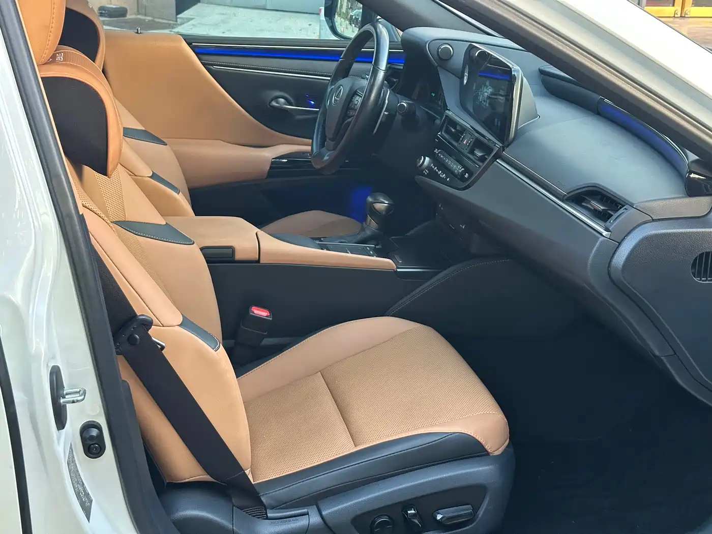 Lexus ES 2022 200 Excellence Edition фото 5