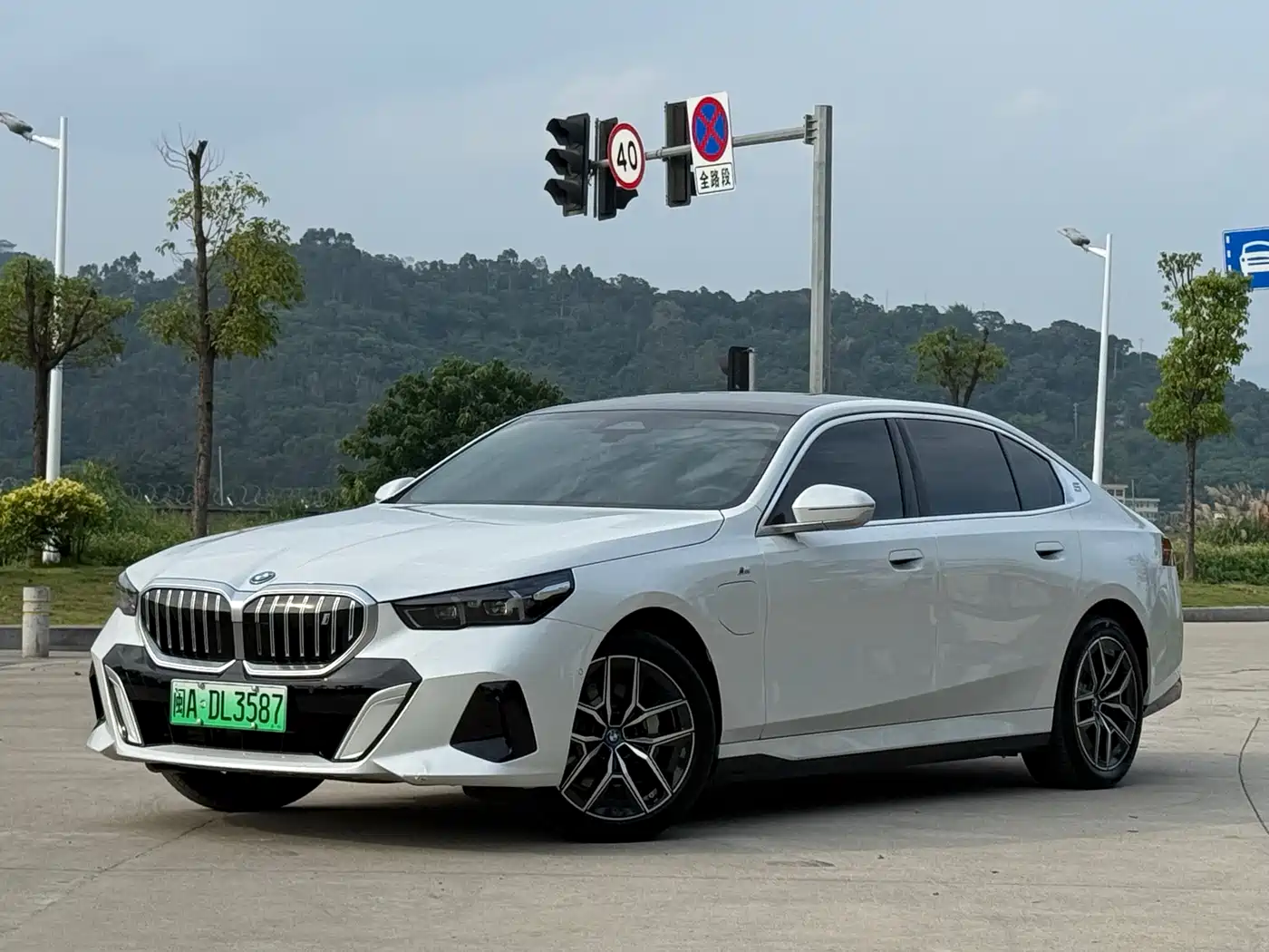 BMW i5 2024 eDrive 35L M Sport Package