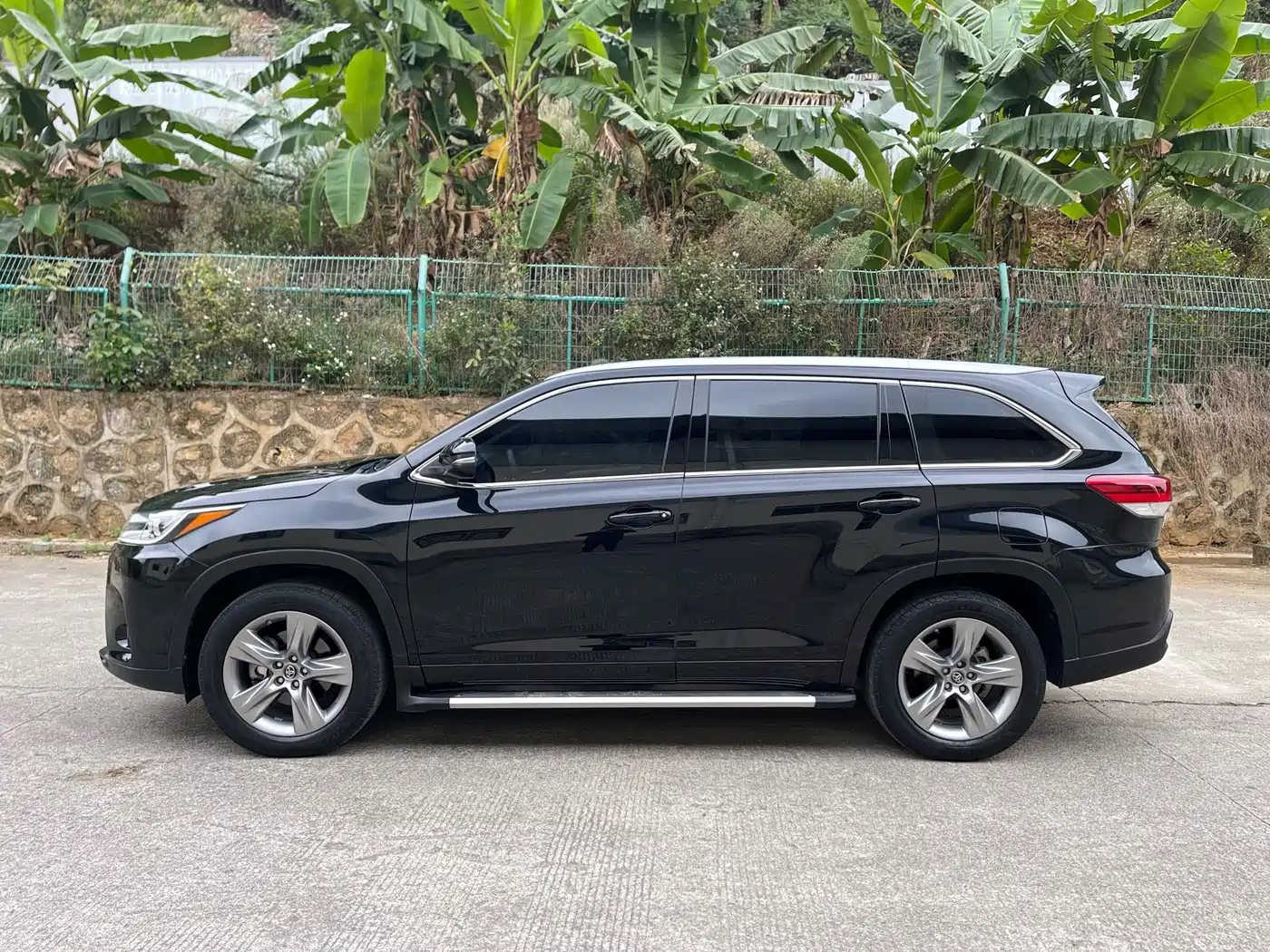 TOYOTA HIGHLANDER