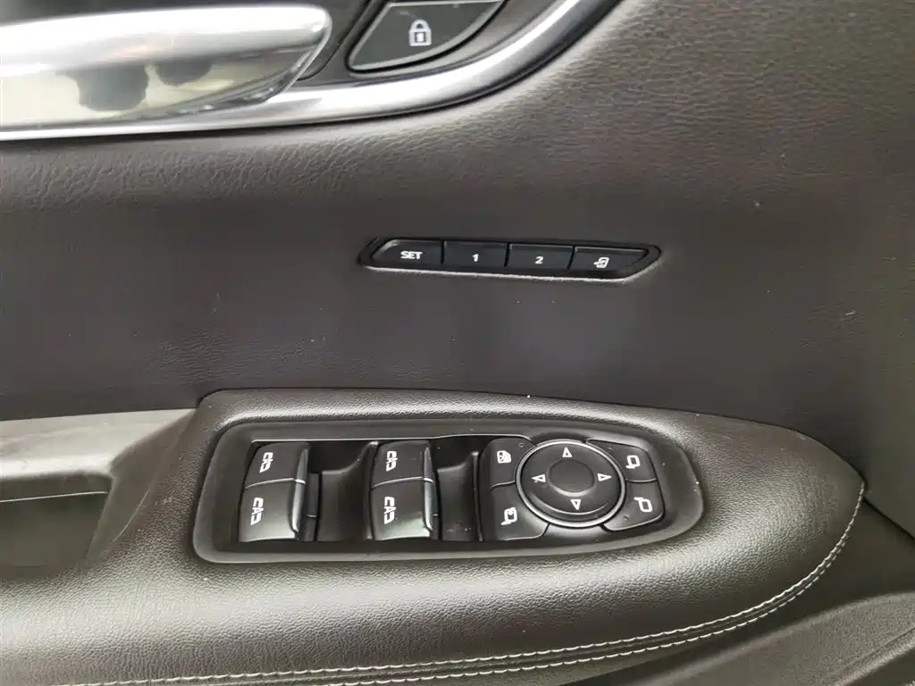 CADILLAC XT5