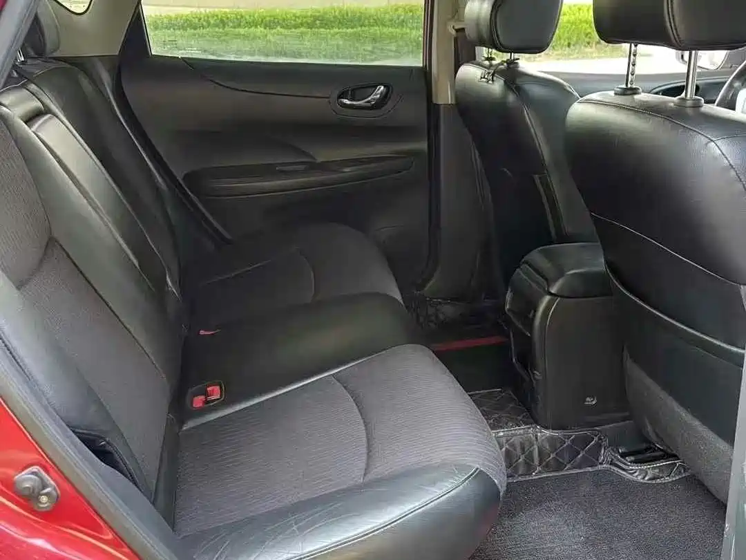 Photo 7 - Nissan Tiida