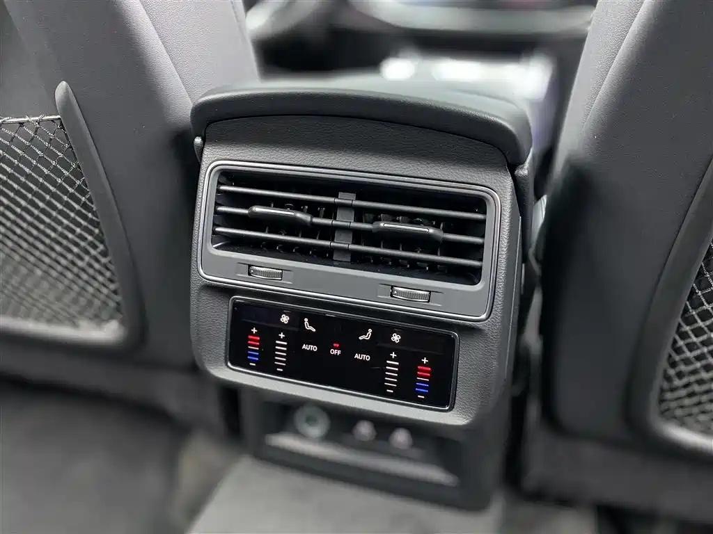 Audi Q8 2022 55 TFSI Luxury Dynamic фото 24