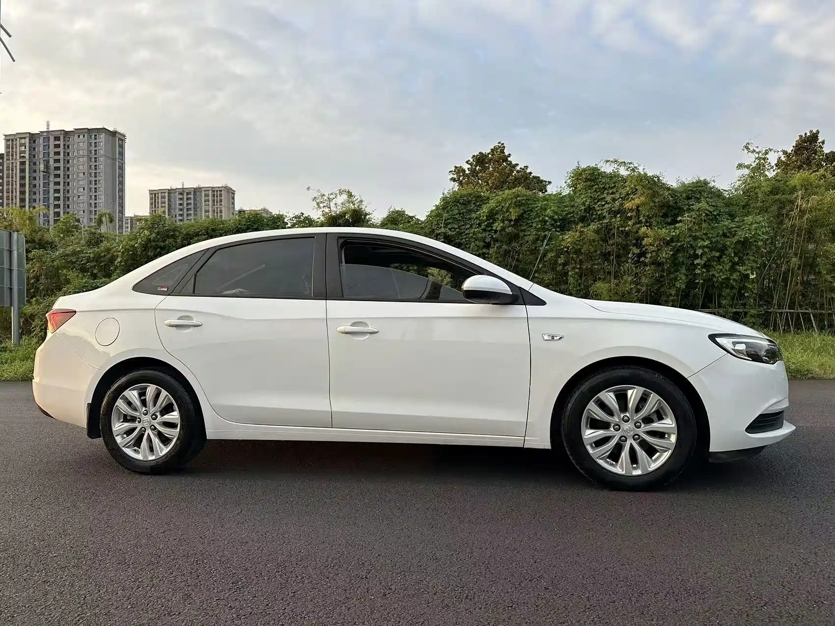 Фото 14 - Buick Excelle