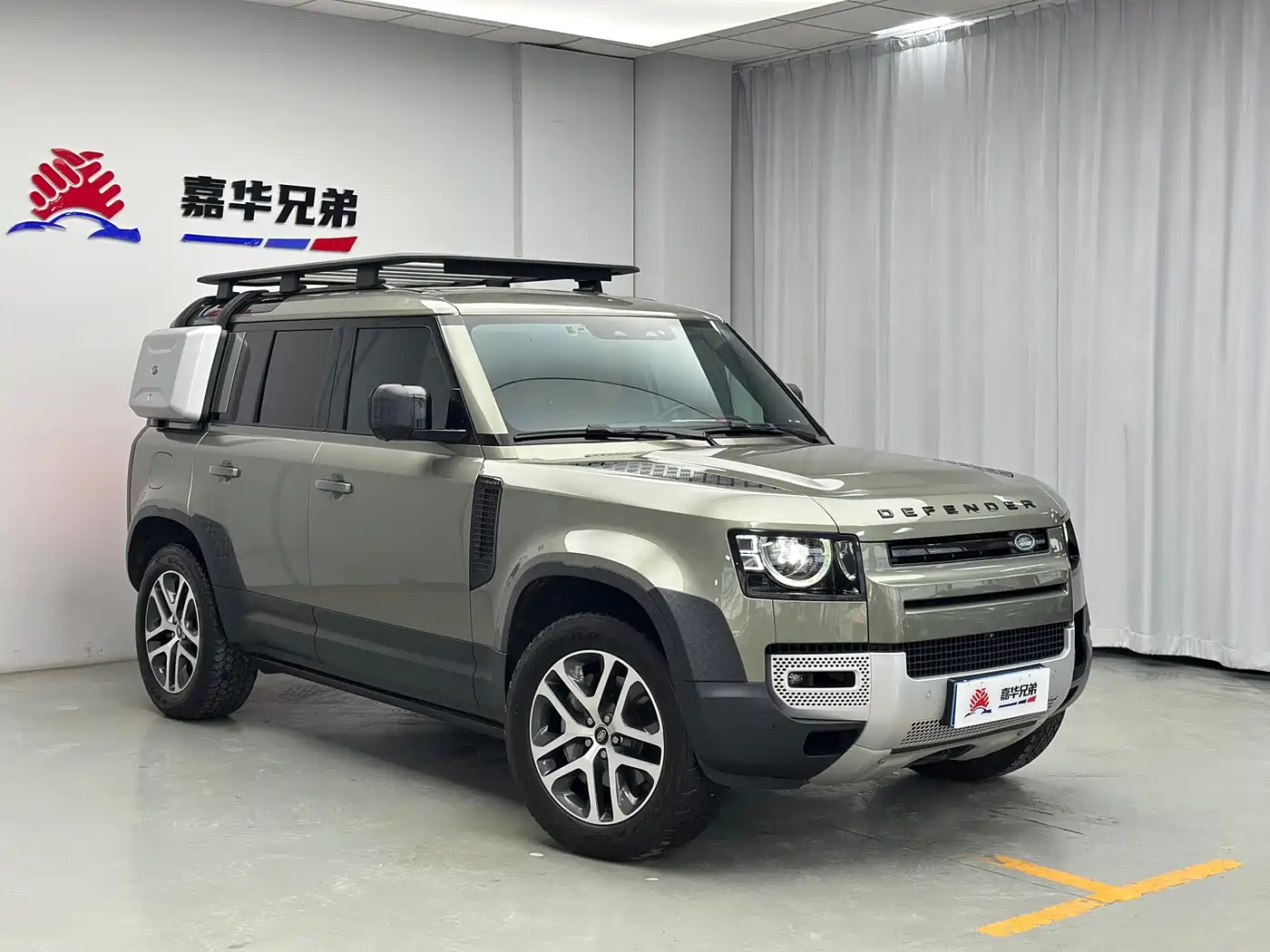 Land Rover Defender 2023 Model 110 3.0T P400 Dark Special Edition фото 5
