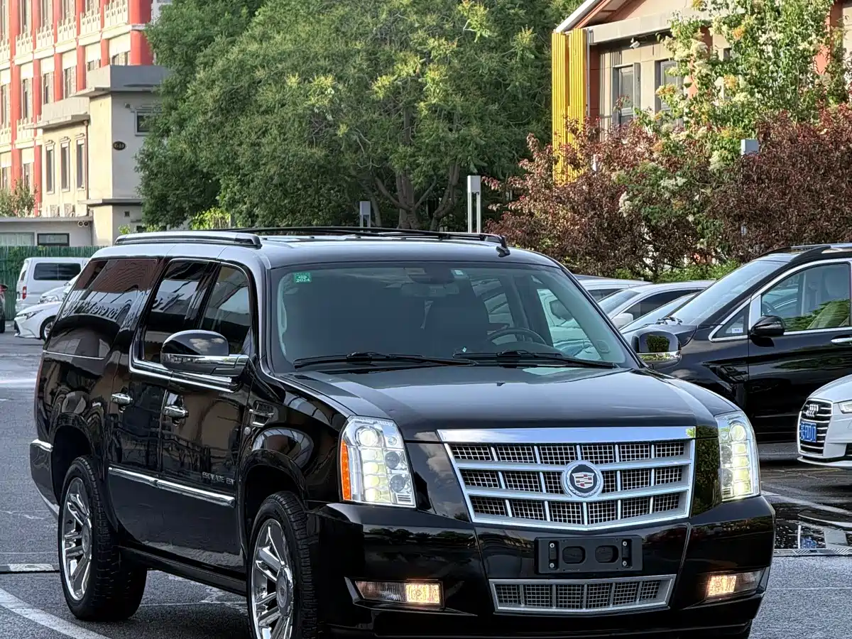 Cadillac Escalade 2013 6.2L ESV Platinum Extended