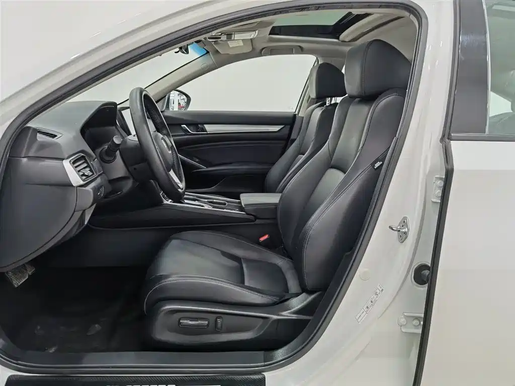 Honda Accord 2022 260TURBO Luxury Edition фото 10