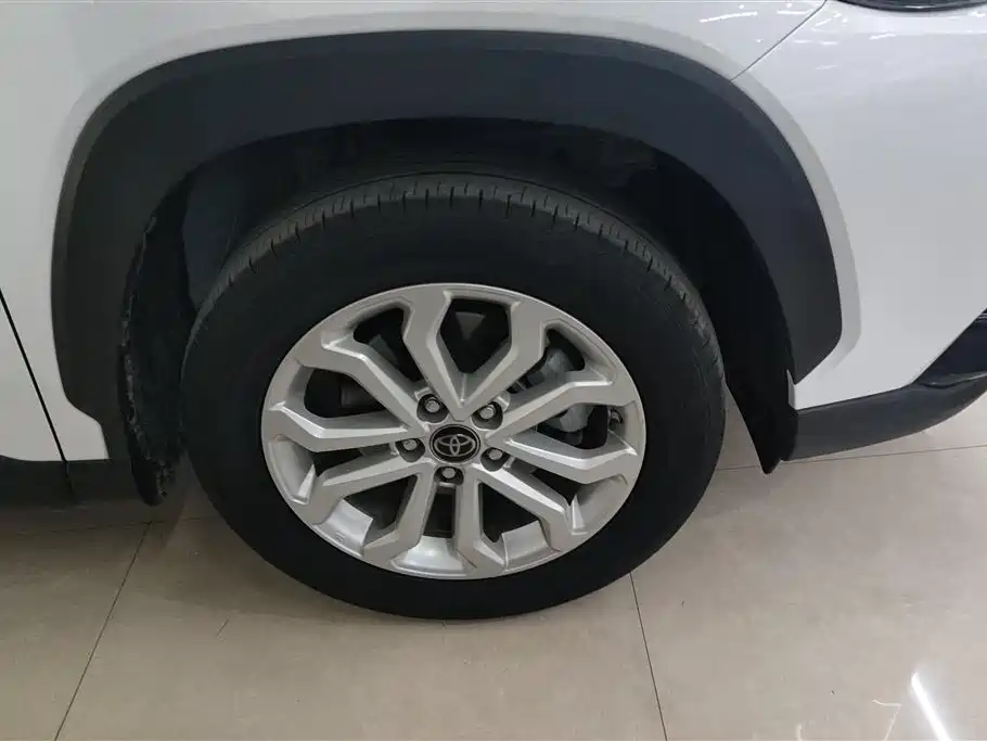 Toyota Frontlander 2023 2.0L CVT Elite Edition фото 6