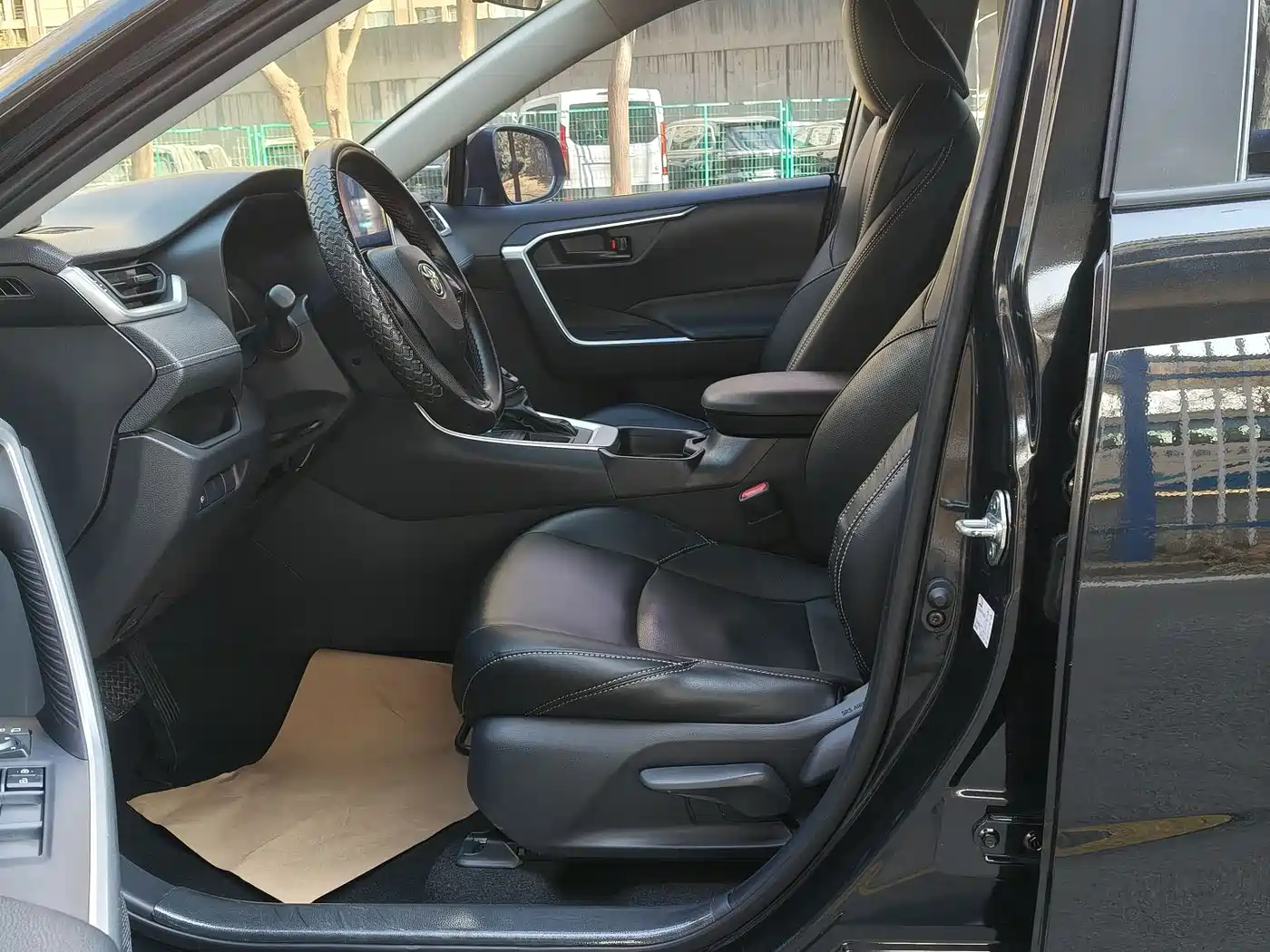 Toyota Wildlander 2022 Facelift 2.0L CVT 2WD Leading Edition фото 9