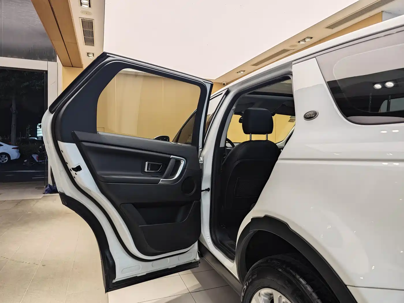 Land Rover Discovery Sport 2019 240PS SE Edition China V фото 20