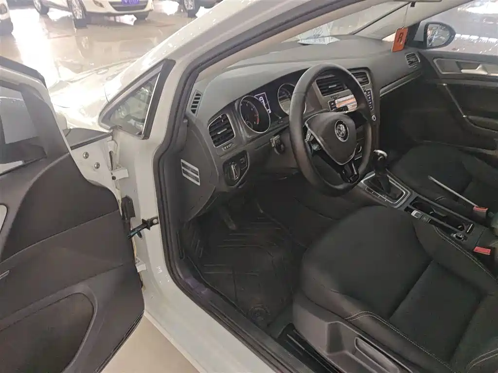 Volkswagen Golf 2016 1.6L Automatic Comfort фото 16