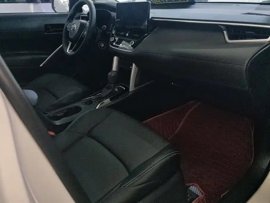 Toyota Frontlander 2023 2.0L CVT Elite Edition фото 8