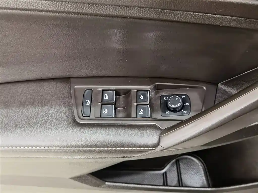 Volkswagen Tiguan L 2017 330TSI Automatic 2WD Luxury Edition фото 9