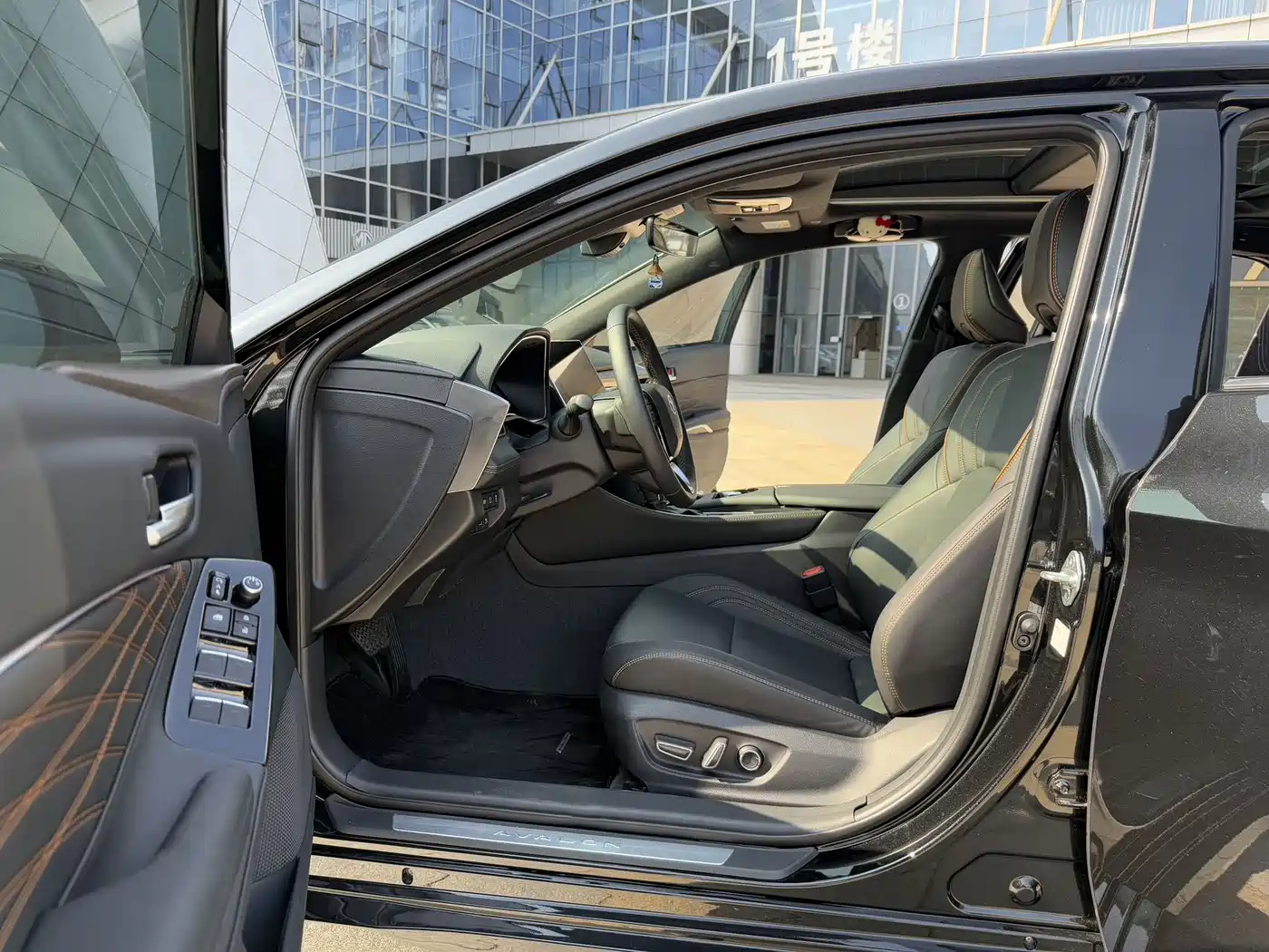 Toyota Avalon 2024 Model Hybrid 2.5L XLE Prestige Edition фото 4