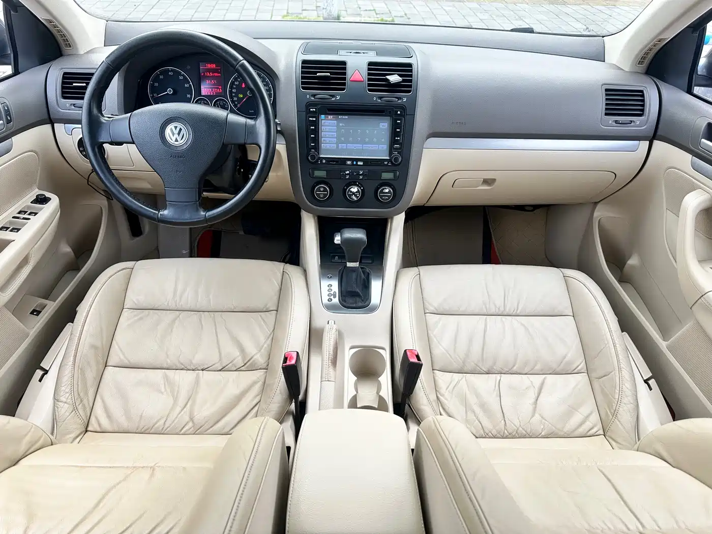 Volkswagen Sagitar 2010 1.4TSI Automatic Luxury фото 38