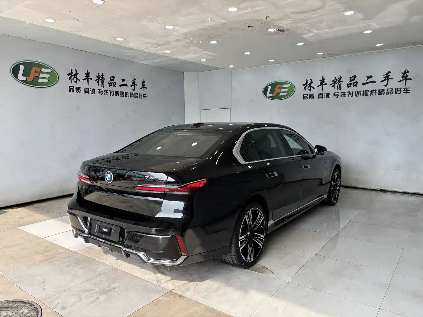 BMW 7 Series 2023 740Li Exclusive M Sport Package фото 5