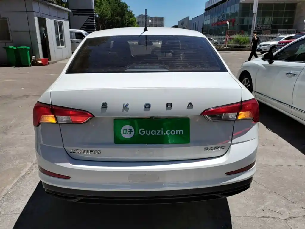 Фото 4 - Škoda Rapid