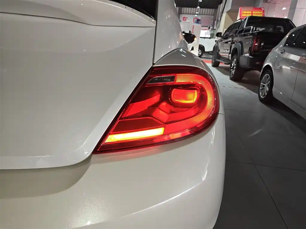 Volkswagen Beetle 2013 1.4TSI Fashion Edition фото 24