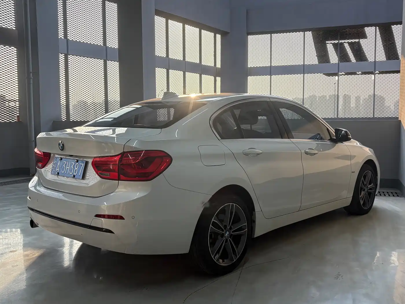 BMW 1 Series 2018 118i Sport Edition фото 10