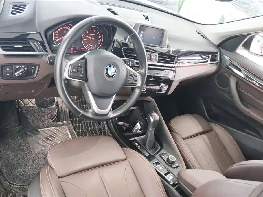BMW X1 2018 sDrive18Li Premium Model фото 12
