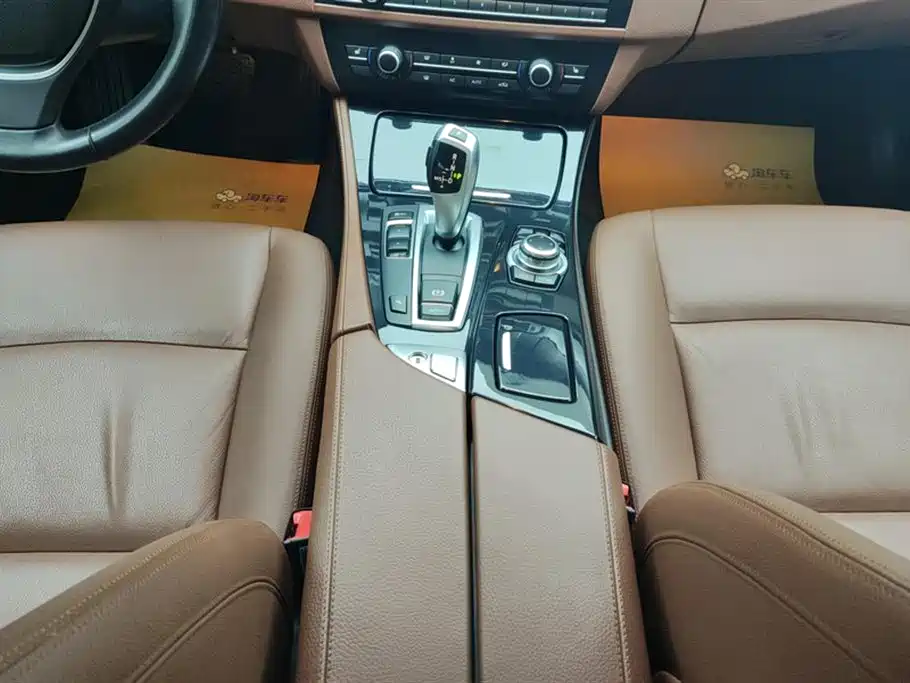 BMW 5 Series 2017 520Li Classic Edition фото 16